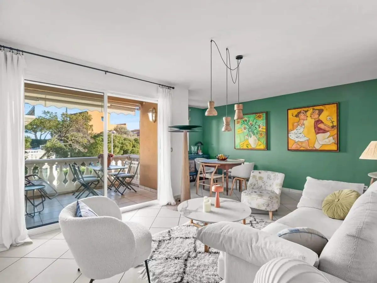 APPARTEMENT TOUT CONFORT AVEC TERRASSE AU COEUR DE STE MAXIME — photo 1
