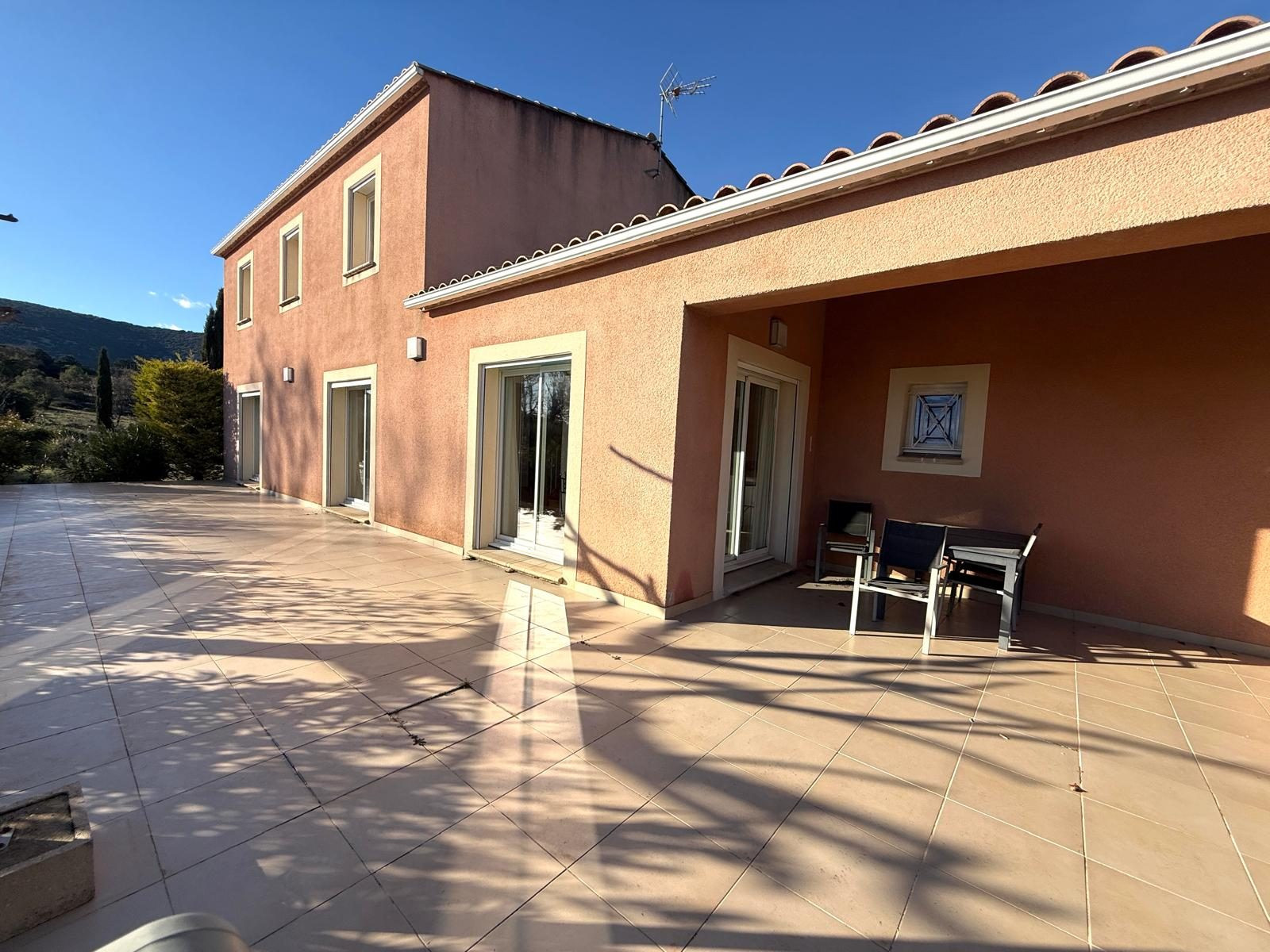Maison — Maison Contemporaine avec Charme et Potentiel Extraordinaire, Liouc